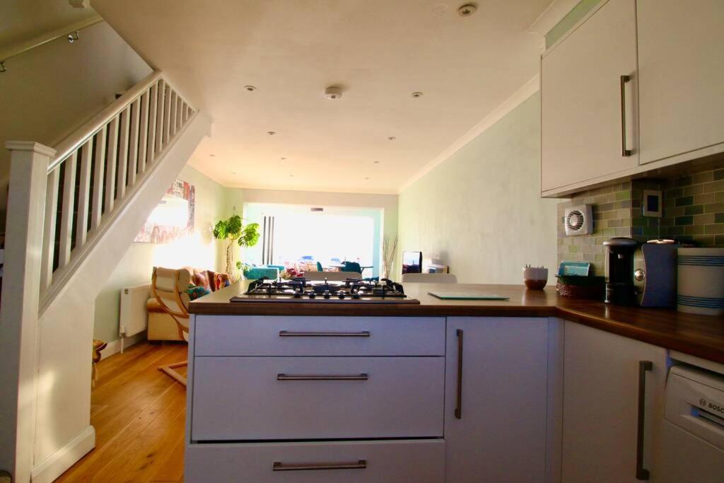 Serenity "Your Calm Seafront Retreat" By Air Premier Seaford Exteriör bild