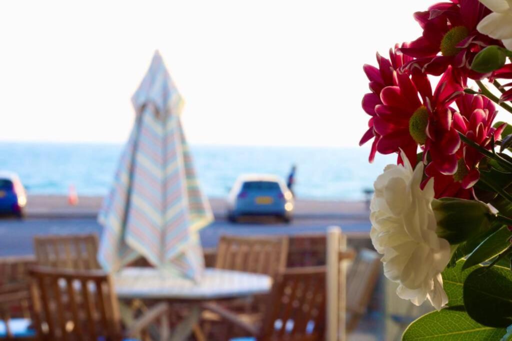 Serenity "Your Calm Seafront Retreat" By Air Premier Seaford Exteriör bild